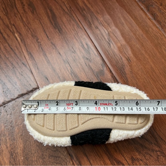 Land’s End Panda slippers. - Picture 3 of 6